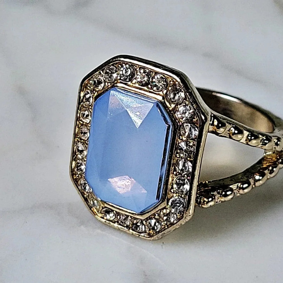 Statement Cocktail Ring Sz 11.25 Large Pale Blue Emerald Cut Rhinestone … - Picture 2 of 10
